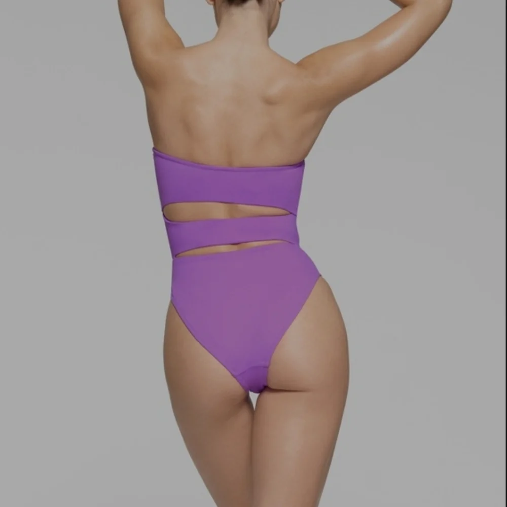 SKIMS swim strapless
